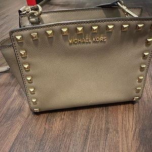tan michael kors messenger purse